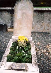 Grave of Fr Raymond de Cuers, Saint-Maurice-Montcouronnne.